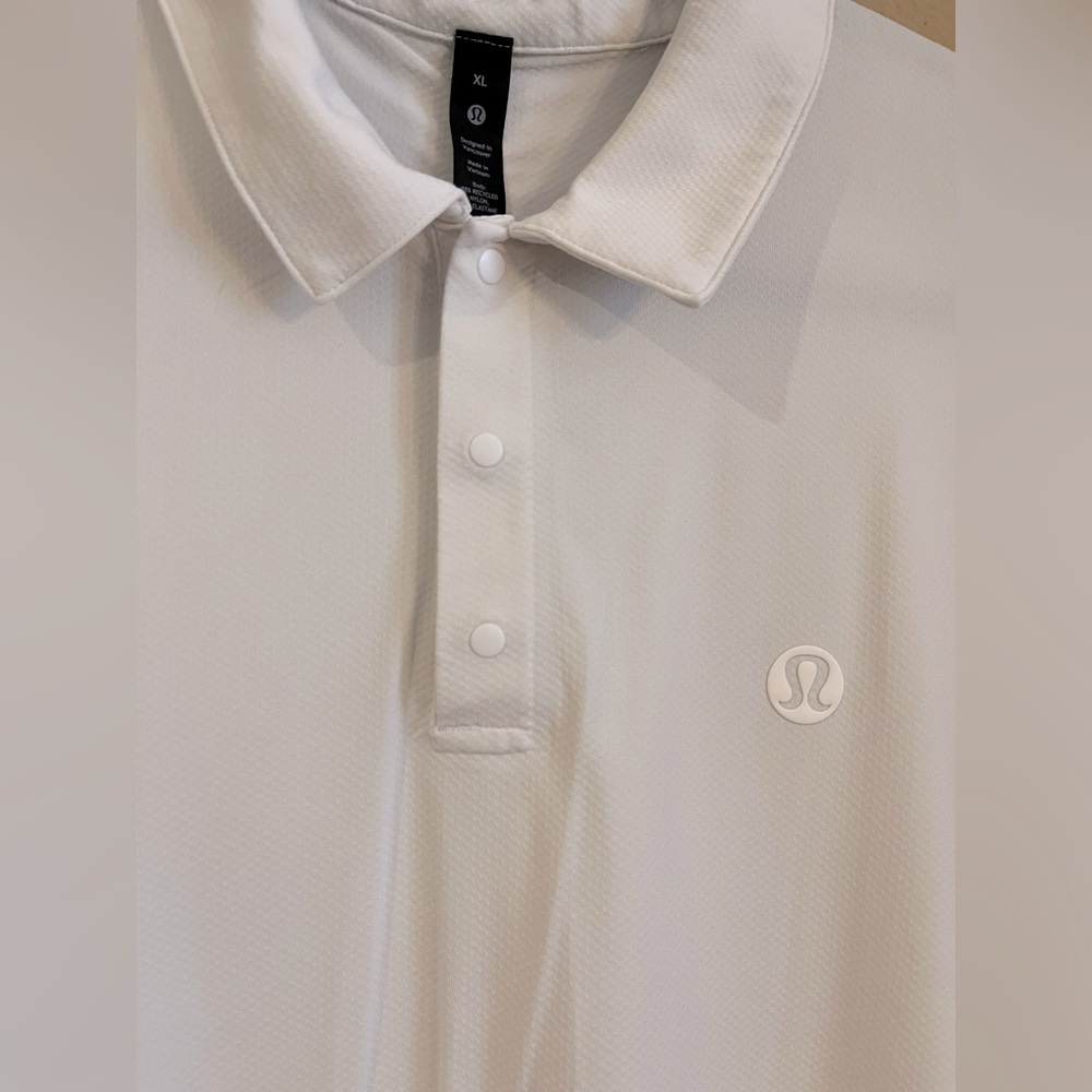 Men’s XL lululemon short sleeve polo